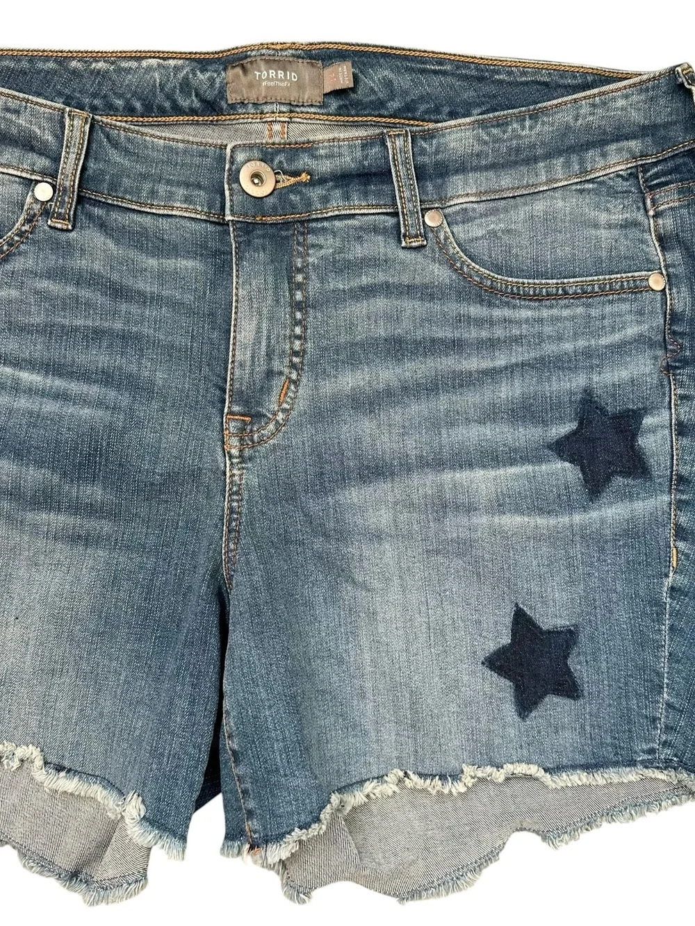 Torrid Medium Wash Blue Dark Star Print Raw Hem Zipper Fly Denim Shorts Size 14